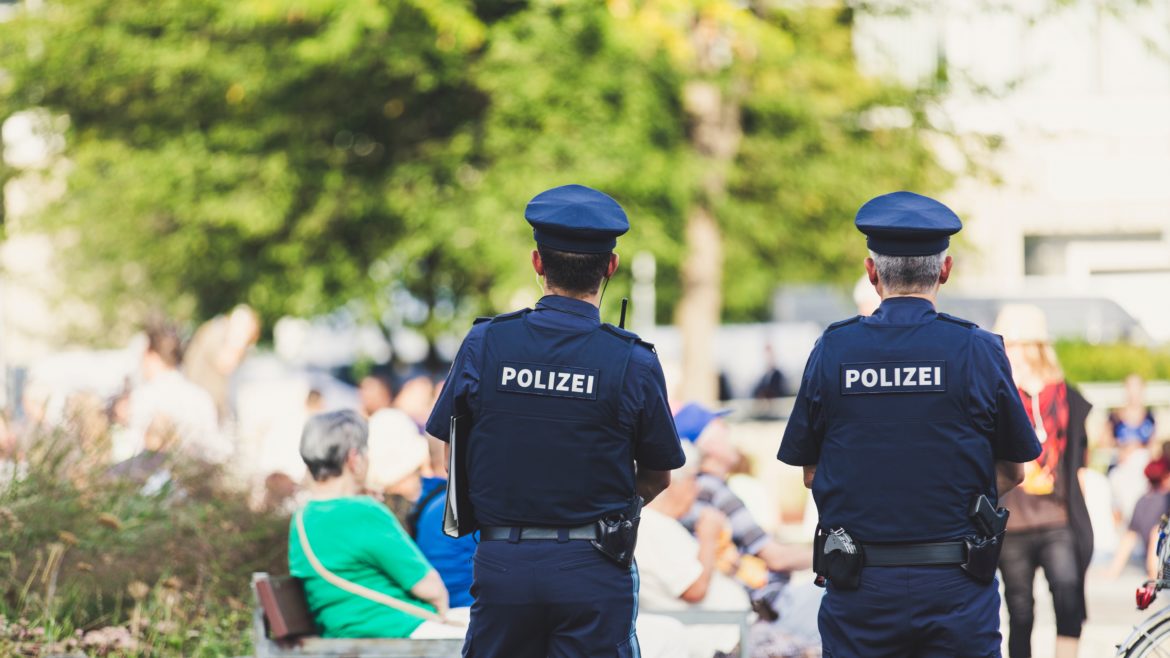 Photo of 2 policemen.